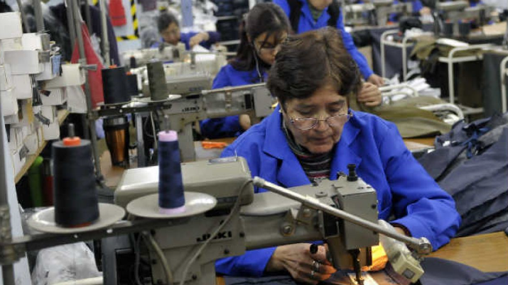 Las mujeres seguimos trabajando más y ganando menos